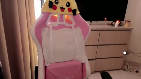   Independent model  online show from April 16, 2026, 4:19 pm