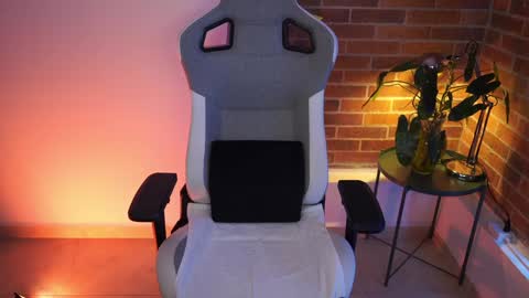 anya online show from January 18, 2025, 7:37 pm