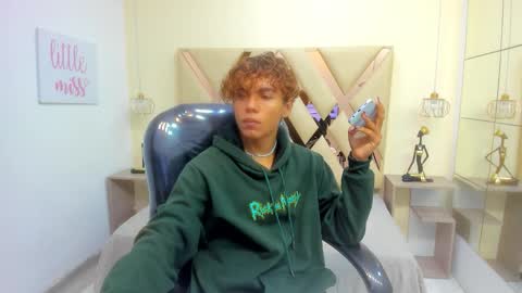 anyelotwink online show from February 15, 2026, 1:09 pm