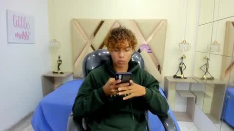 anyelotwink online show from February 24, 2026, 8:51 pm