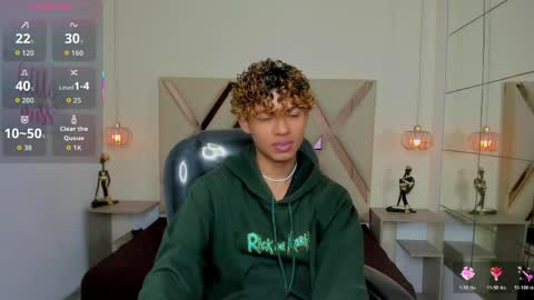 anyelotwink online show from April 15, 2026, 5:36 am