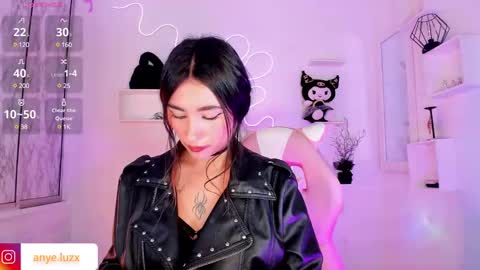 anyeluz_z online show from February 24, 2025, 4:36 pm
