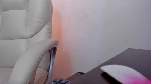 Snapshot of anyi_restrepo chatting on December 12, 2024, 3:16 pm Anyi online show from December 12, 2024, 3:16 pm