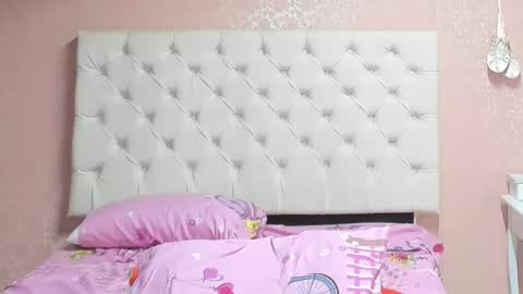 Snapshot of aome_rainbow2 chatting on January 15, 2025, 11:51 pm Aome Rainbow online show from January 15, 2025, 11:51 pm