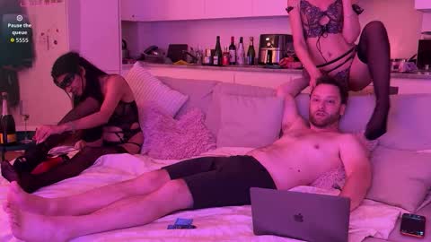 Snapshot of ap_couple chatting on January 10, 2026, 2:13 am ap_couple online show from January 10, 2026, 2:13 am