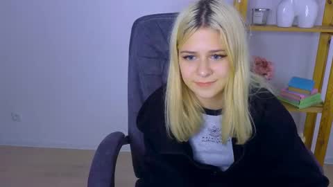 ApheliaStar online show from October 27, 2025, 4:22 pm