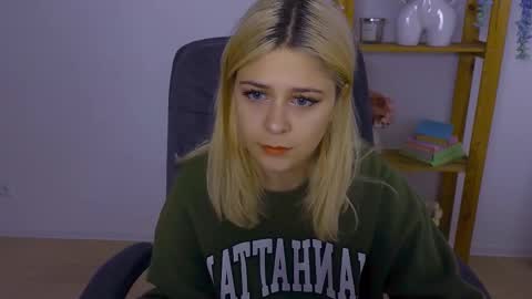 ApheliaStar online show from October 28, 2025, 3:58 pm