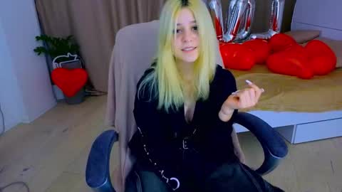 ApheliaStar online show from February 8, 2026, 3:59 pm