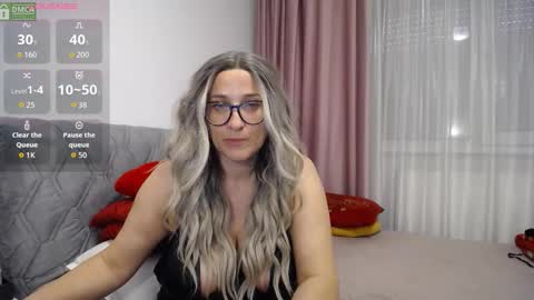 Sarah online show from November 17, 2025, 8:20 am