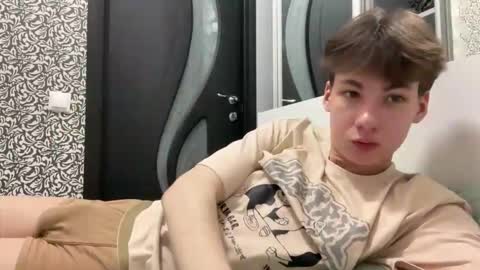 Snapshot of aplant_ chatting on October 22, 2025, 10:42 pm aplant_ online show from October 22, 2025, 10:42 pm