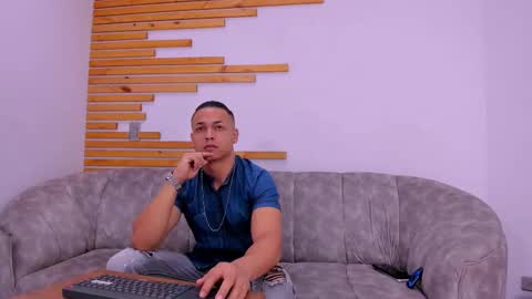 Snapshot of apol0o chatting on November 12, 2025, 7:03 pm Apolo online show from November 12, 2025, 7:03 pm