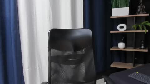 Snapshot of apolo_klein1 chatting on December 2, 2025, 12:27 am Apolo online show from December 2, 2025, 12:27 am