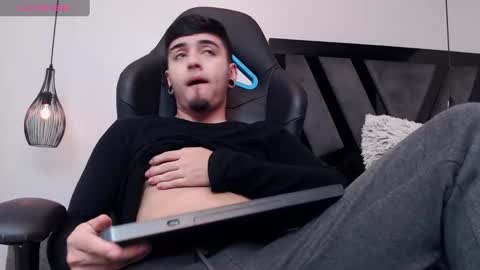 Snapshot of apolo_lopez chatting on October 10, 2025, 3:44 pm Apolo online show from October 10, 2025, 3:44 pm