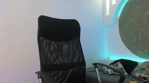 Apolo Lux  online show from February 2, 2026, 8:51 pm