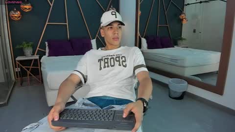 apolojackson2 online show from June 4, 2026, 12:44 pm