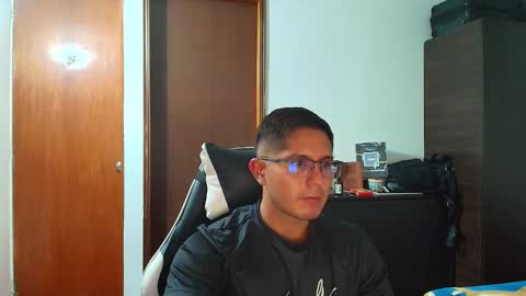 Snapshot of apoloo11 chatting on December 1, 2025, 1:21 am apoloo11 online show from December 1, 2025, 1:21 am