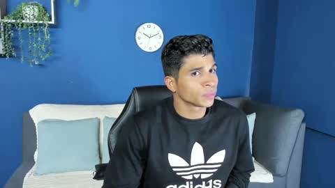 Snapshot of apolotherock chatting on March 3, 2025, 7:39 pm Apolo online show from March 3, 2025, 7:39 pm