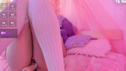 Snapshot of apple_of_pleasure chatting on October 4, 2025, 2:48 pm Lily online show from October 4, 2025, 2:48 pm