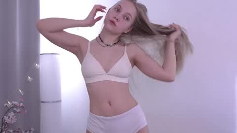 Snapshot of appr0ved chatting on March 9, 2025, 8:18 am REYNA my friend online show from March 9, 2025, 8:18 am