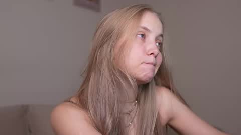 Snapshot of appr0ved chatting on October 14, 2025, 3:46 pm REYNA my friend online show from October 14, 2025, 3:46 pm