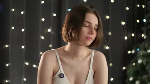 Snapshot of approche_toi_petite chatting on January 18, 2026, 12:31 pm Meghan online show from January 18, 2026, 12:31 pm