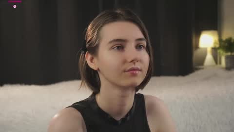 Snapshot of approche_toi_petite chatting on February 5, 2026, 12:54 pm Meghan online show from February 5, 2026, 12:54 pm