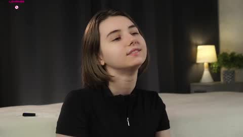 Snapshot of approche_toi_petite chatting on February 17, 2026, 1:18 pm Meghan online show from February 17, 2026, 1:18 pm