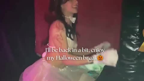   online show from October 24, 2025, 12:01 pm