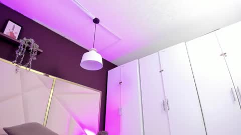 April online show from December 5, 2025, 11:30 am