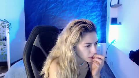 Snapshot of april_dumont chatting on December 2, 2024, 6:10 pm April online show from December 2, 2024, 6:10 pm