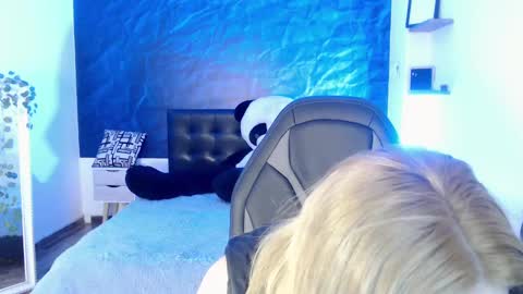 Snapshot of april_dumont chatting on December 3, 2024, 12:06 pm April online show from December 3, 2024, 12:06 pm