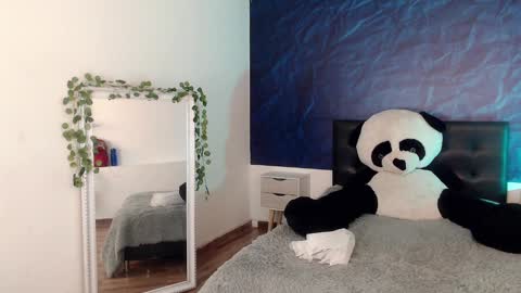 Snapshot of april_dumont chatting on January 20, 2025, 12:07 pm April online show from January 20, 2025, 12:07 pm