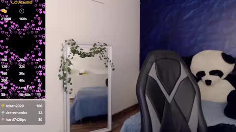 Snapshot of april_dumont chatting on January 29, 2025, 6:39 pm April online show from January 29, 2025, 6:39 pm