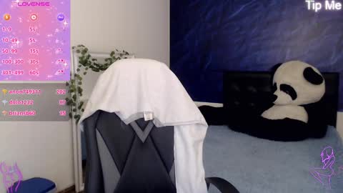 Snapshot of april_dumont chatting on February 3, 2025, 3:17 pm April online show from February 3, 2025, 3:17 pm