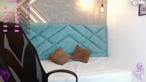 Snapshot of april_dumont chatting on February 12, 2025, 12:22 pm April online show from February 12, 2025, 12:22 pm