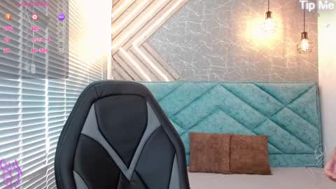 Snapshot of april_dumont chatting on February 18, 2025, 12:28 pm April online show from February 18, 2025, 12:28 pm