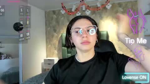 Snapshot of april_dumont chatting on October 29, 2025, 11:45 am April online show from October 29, 2025, 11:45 am