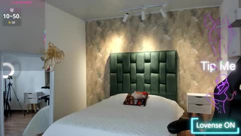  April  online show from December 2, 2025, 12:54 pm