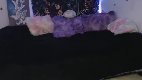 april_l6 online show from May 28, 2026, 11:02 pm