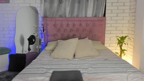 Scarlett Independent Model  online show from January 12, 2025, 2:35 am