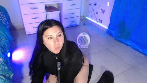 Snapshot of april_sexycurvy chatting on June 8, 2026, 5:52 am April online show from June 8, 2026, 5:52 am
