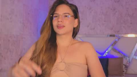 Snapshot of april_summer_ chatting on May 19, 2026, 9:32 pm Isabella online show from May 19, 2026, 9:32 pm