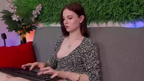 Snapshot of aprilavery chatting on March 8, 2025, 10:24 pm April online show from March 8, 2025, 10:24 pm