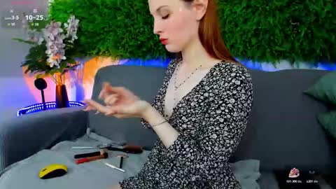 Snapshot of aprilavery chatting on November 29, 2025, 4:21 pm April online show from November 29, 2025, 4:21 pm