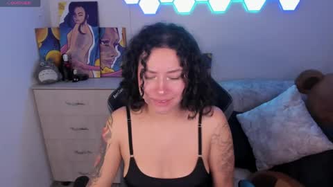aqua emilly online show from May 28, 2026, 11:46 pm