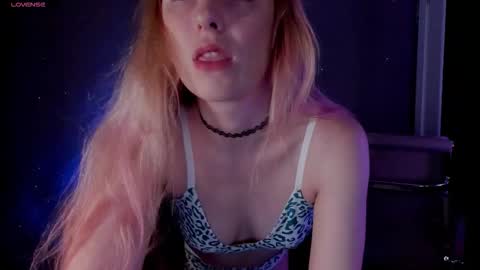 Snapshot of aqualen chatting on November 5, 2025, 11:21 am aqualen online show from November 5, 2025, 11:21 am