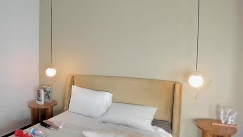  Ara Ferrer  online show from March 11, 2026, 9:32 pm