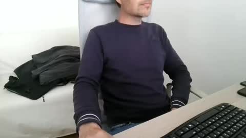 aragon9999 online show from April 9, 2026, 4:23 pm