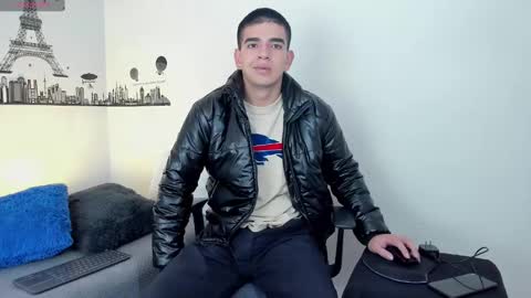 Snapshot of ares_johnsonn chatting on December 6, 2024, 3:22 pm Ares online show from December 6, 2024, 3:22 pm