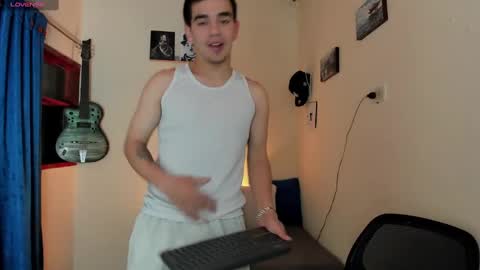 Snapshot of ares_johnsonn chatting on January 24, 2025, 2:18 am Ares online show from January 24, 2025, 2:18 am